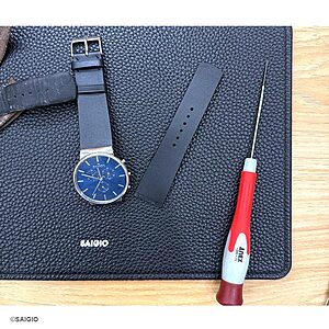 Dây Đồng Hồ SKAGEN Da Bò Màu Đen Kiểu Cổ Điển Phẳng Không May - thay day dong ho skagen da bo mau den kieu co dien phang khong may 03 900 -